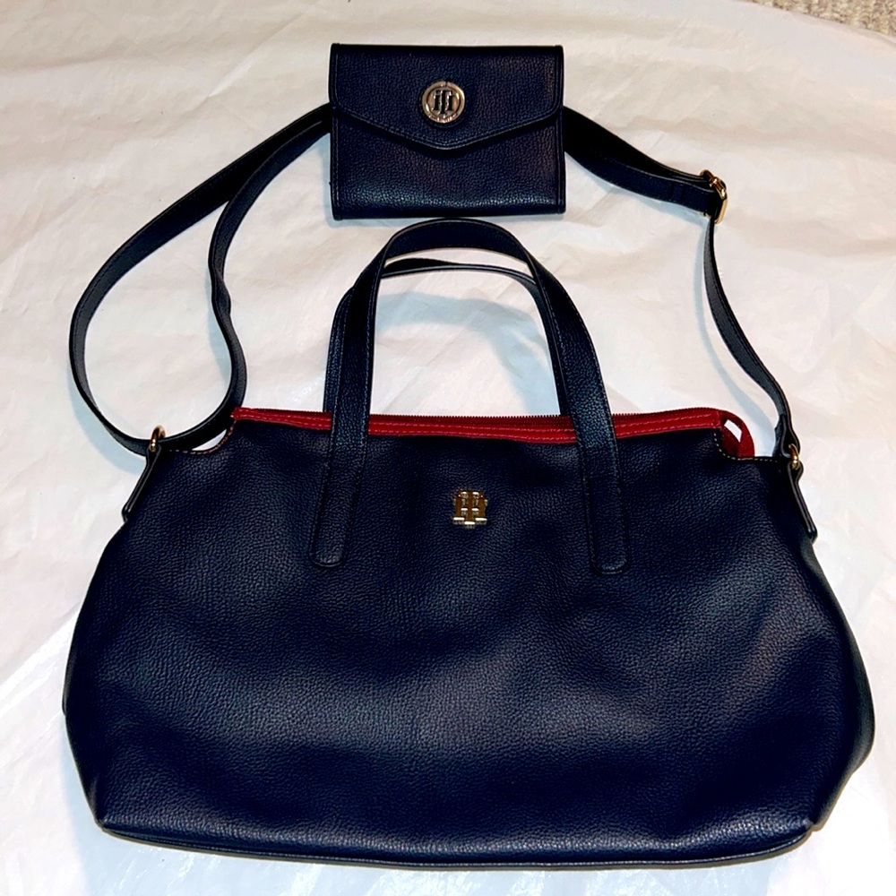 LIKE NEW Tommy Hilfiger Purse & Wallet Bundle in Tommy Navy